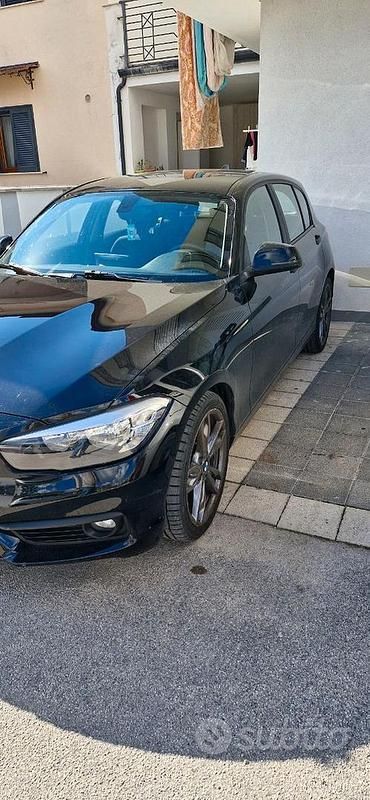 Begagnad BMW 118 M Performance 136 HK (100 kW) 2018 Svart Halvkombi