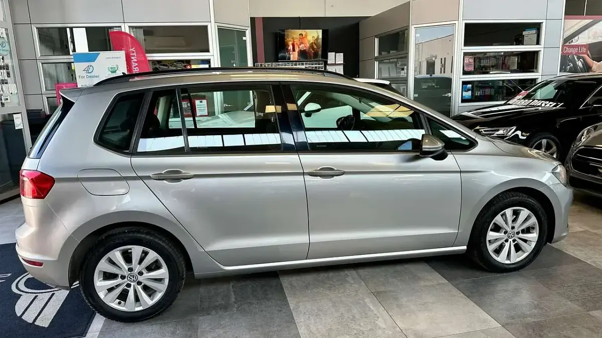 Usata VW Golf Sportsvan Comfortline 110 CV (80 kW) 2016 Grigio Monovolume