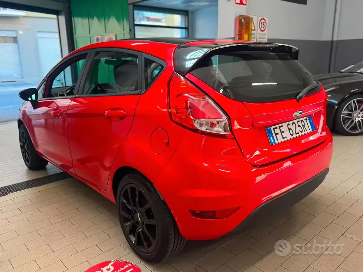 Usata Ford Fiesta 80 CV (58 kW) 2016 Rosso Utilitaria
