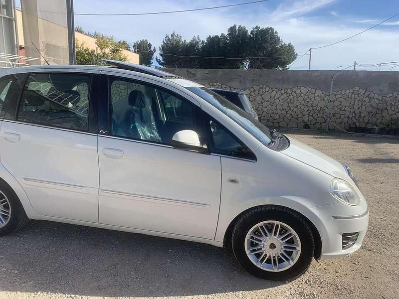 Usata Lancia Musa 90 CV (66 kW) 2011 Monovolume