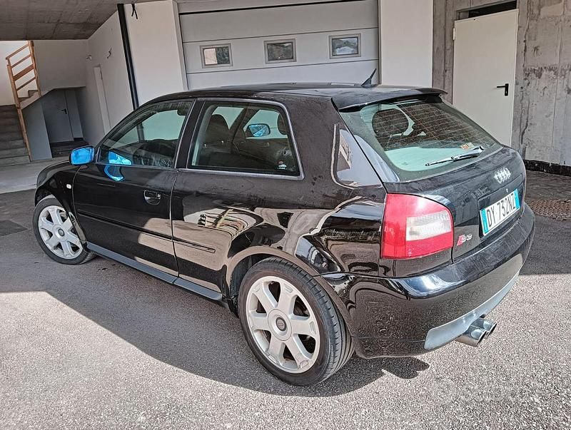 Usata Audi S3 225 CV (165 kW) 2002 Nero Utilitaria