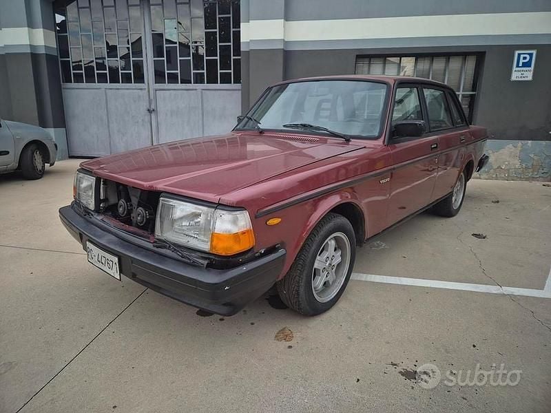 Rosso Usata 1982 Volvo 245 Station wagon | 3000 € - Immagine 1/4