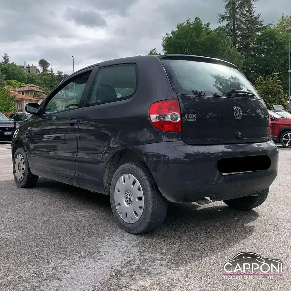 Usata VW Fox 69 CV (50 kW) 2008 Grigio scuro Utilitaria