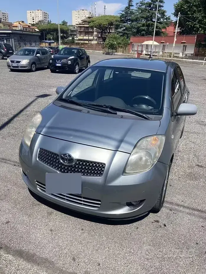 Usata Toyota Yaris Luna 87 CV (63 kW) 2008 Grigio Utilitaria