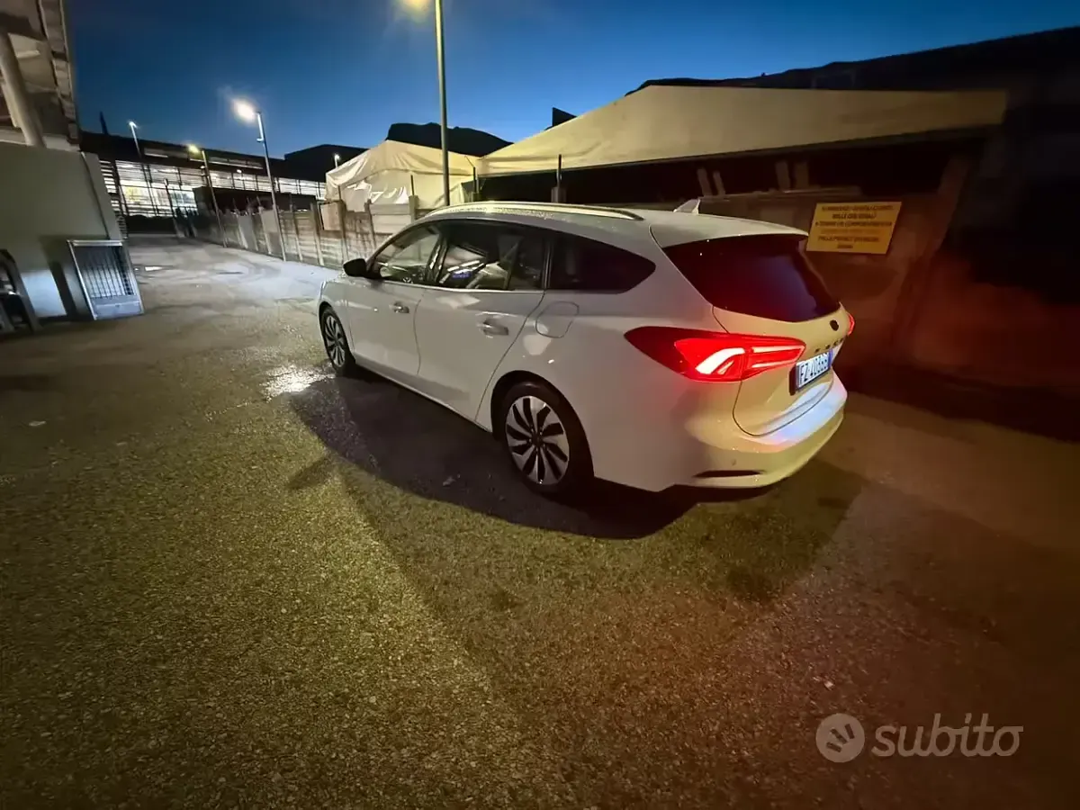 Usata Ford Focus 120 CV (88 kW) 2019 Bianco Station wagon