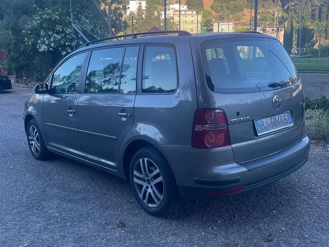 Usata VW Touran Trendline 105 CV (77 kW) 2007 Grigio Monovolume