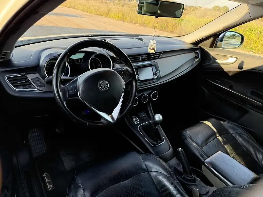 Usata Alfa Romeo Giulietta Exclusive 105 CV (77 kW) 2015 Utilitaria