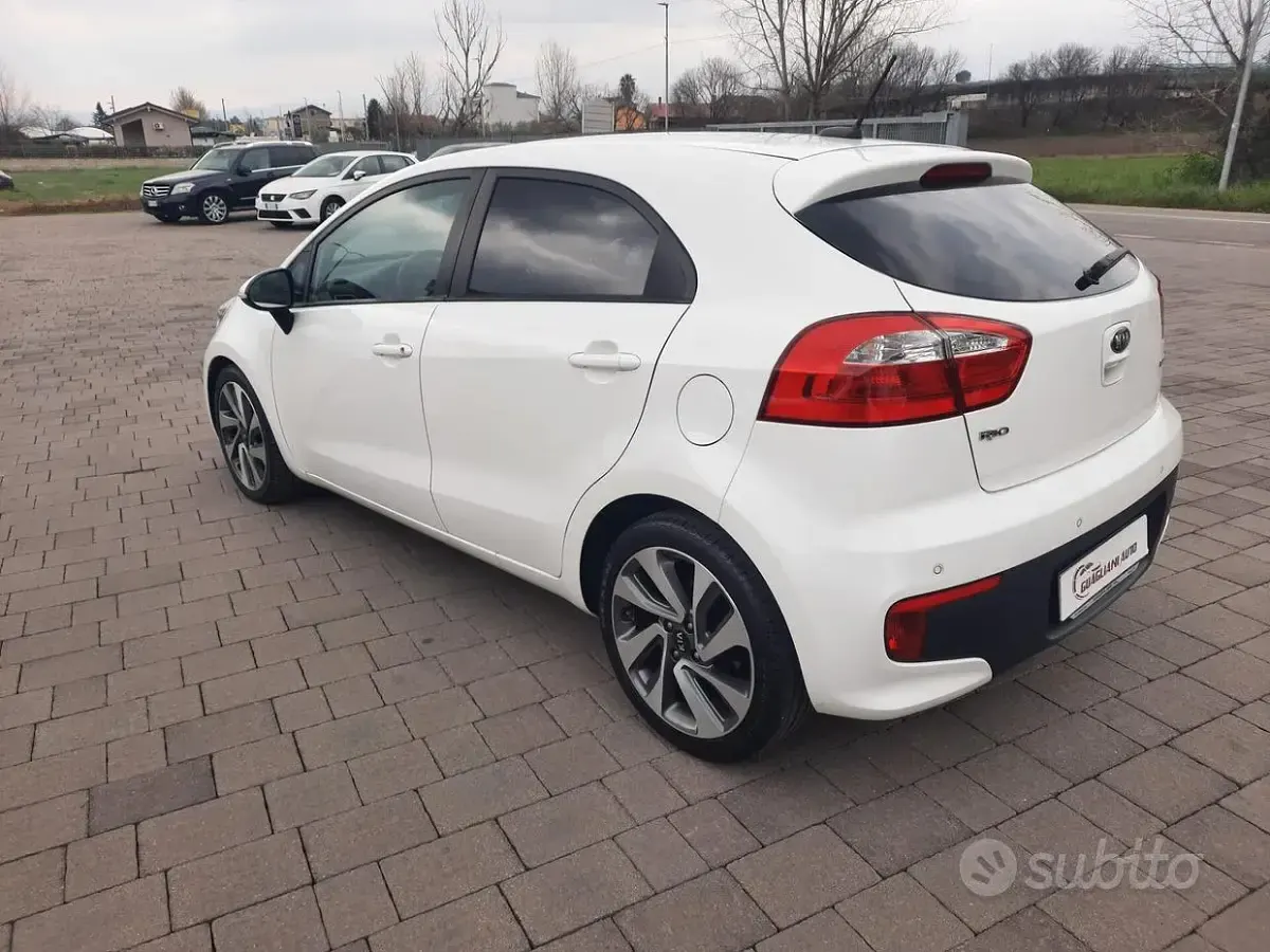 Usata Kia Rio 90 CV (66 kW) 2016 Bianco Utilitaria
