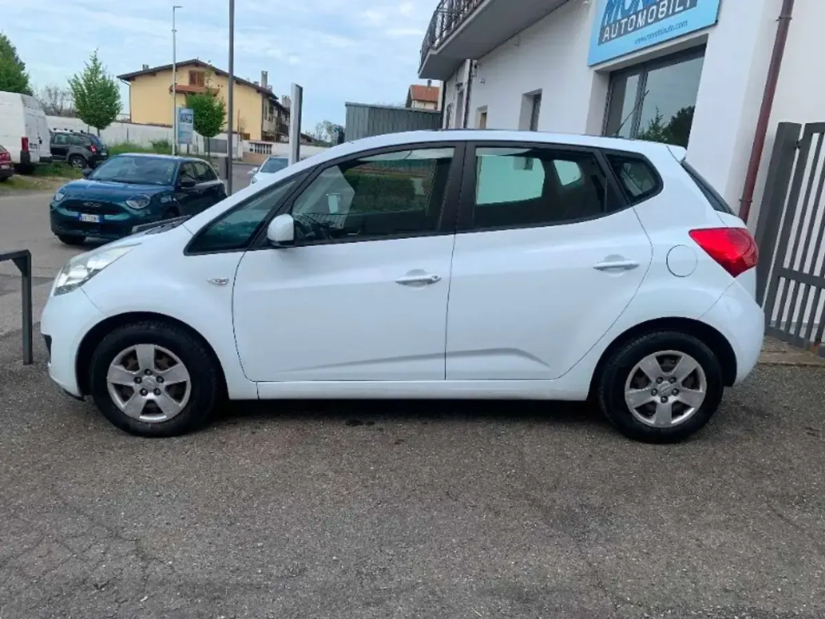 Usata Kia Venga Active 90 CV (66 kW) 2013 Bianco Utilitaria