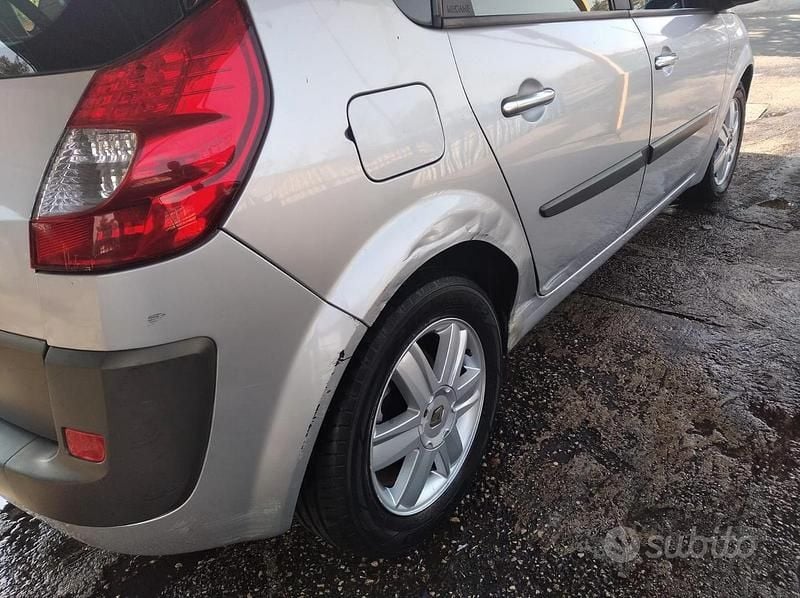 Usata Renault Scénic II 100 CV (73 kW) 2005 Grigio Monovolume