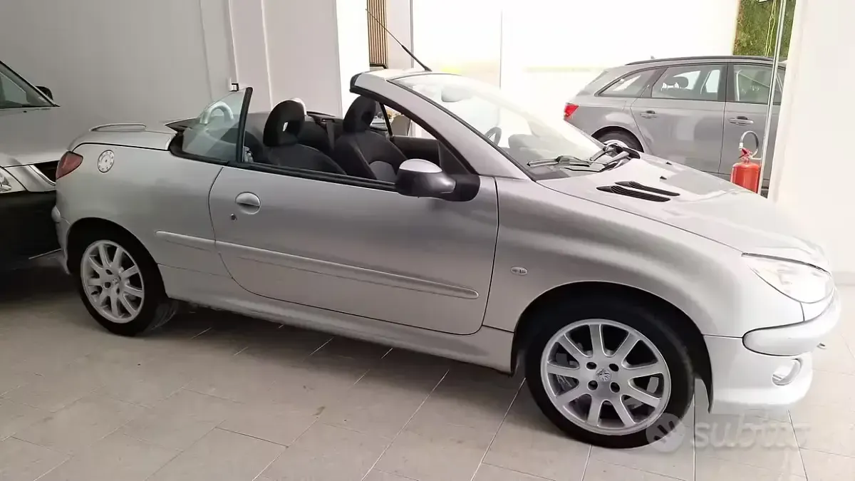 Usata Peugeot 206 CC 109 CV (80 kW) 2007 Grigio Cabrio