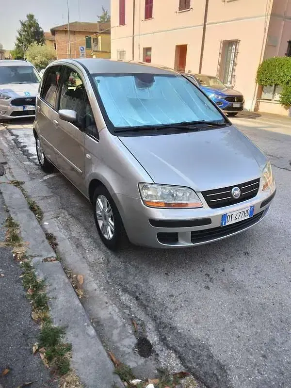 Usata Fiat Idea Star 77 CV (56 kW) 2008 Grigio Monovolume