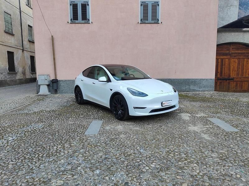 Usata Tesla Model Y Performance 392 kW (534 CV) 2024 Bianco SUV
