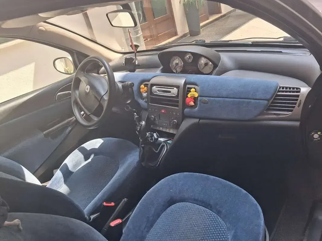 Usata Lancia Ypsilon 60 CV (44 kW) 2004 Grigio Utilitaria
