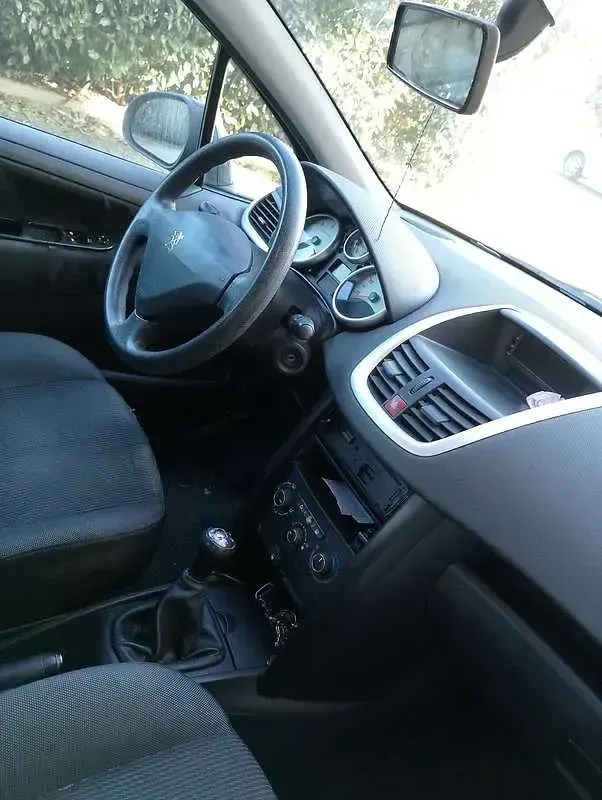 Usata Peugeot 207 68 CV (50 kW) 2011 Nero Berlina