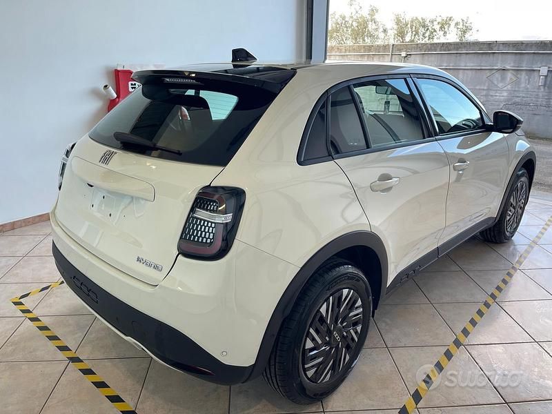 Usata Fiat 600 100 CV (73 kW) 2024 Bianco SUV