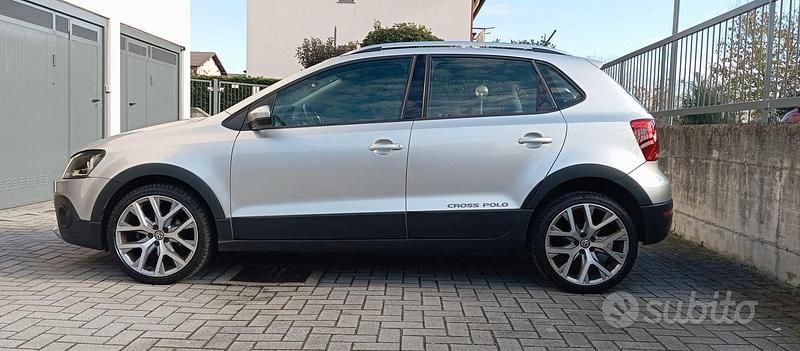 Usata VW Polo 90 CV (66 kW) 2017 Grigio Berlina