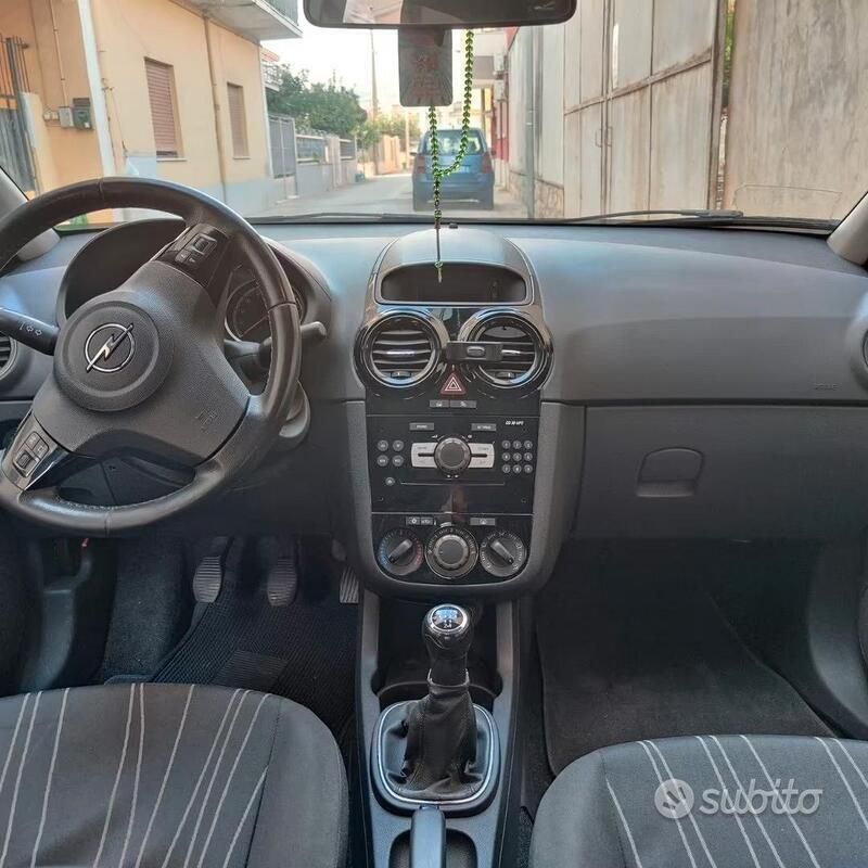 Gebraucht Opel Corsa 65 PS (47 kW) 2012 Grau Kleinwagen