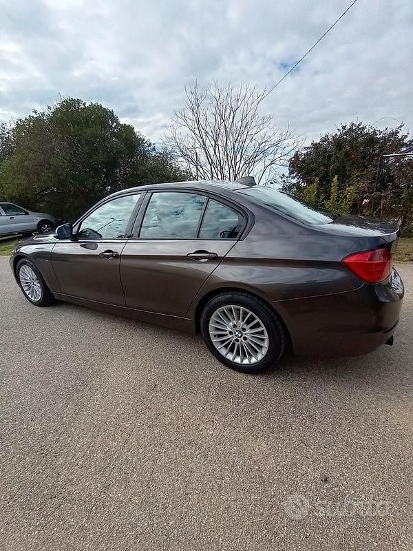 Usata BMW 318 Sport Line 2013 Marrone Berlina
