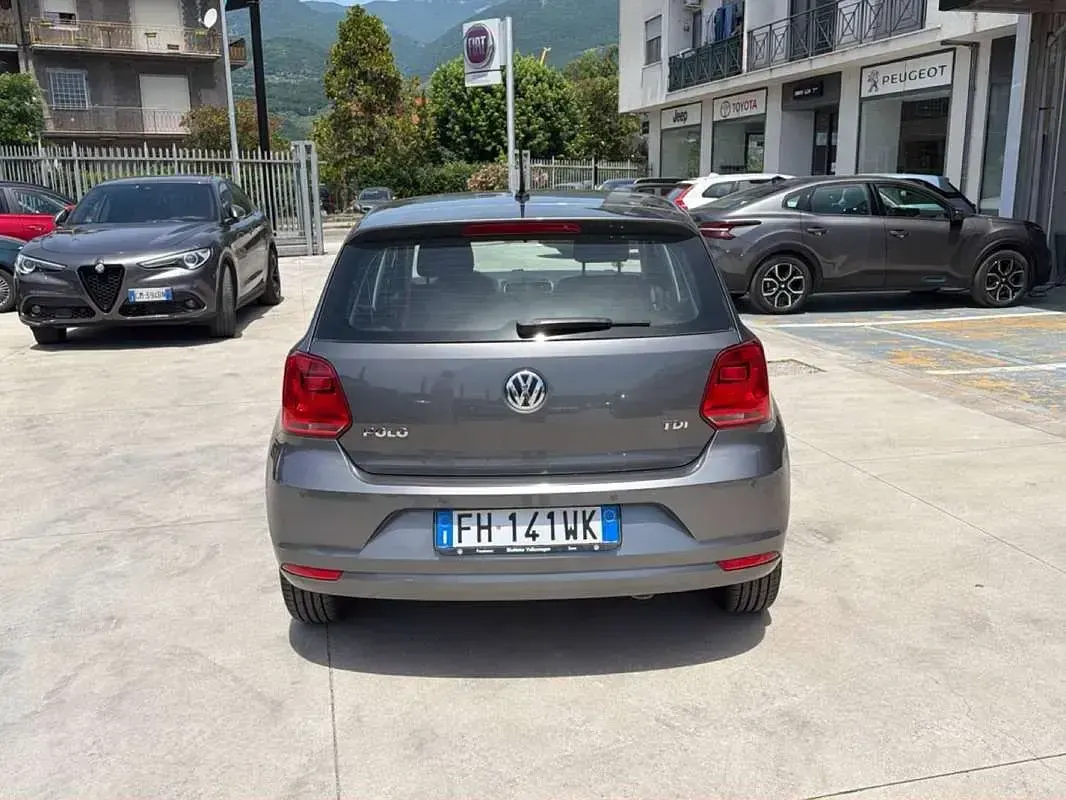 Usata VW Polo Comfortline 75 CV (55 kW) 2017 Grigio Berlina
