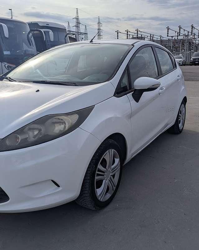 Usata Ford Fiesta 60 CV (44 kW) 2009 Bianco Berlina