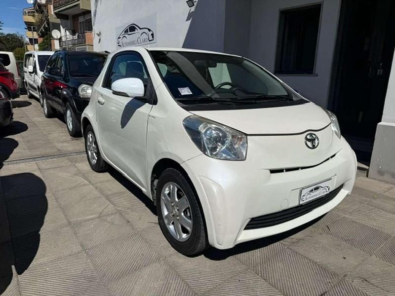 Begagnad Toyota iQ Sol 68 HK (50 kW) 2010 Vit Halvkombi