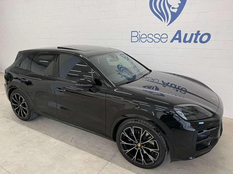 Nuova Porsche Cayenne Black Edition 305 CV (224 kW) 2026 Nero cromite SUV