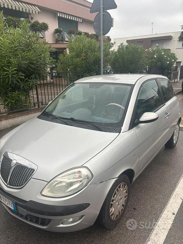 Usata Lancia Ypsilon 80 CV (58 kW) 2006 Grigio Utilitaria
