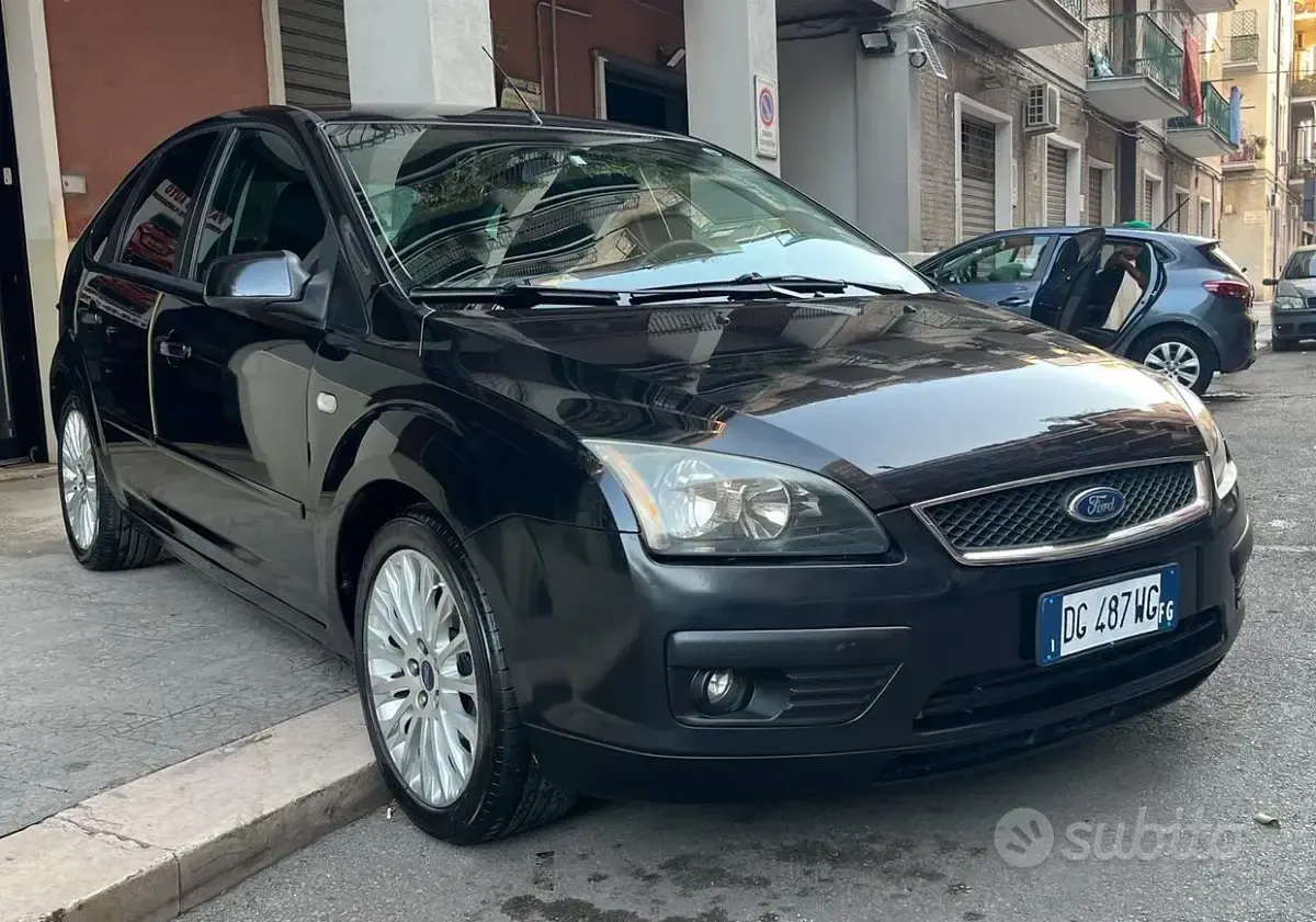 Usata Ford Focus 90 CV (66 kW) 2007 Nero Berlina