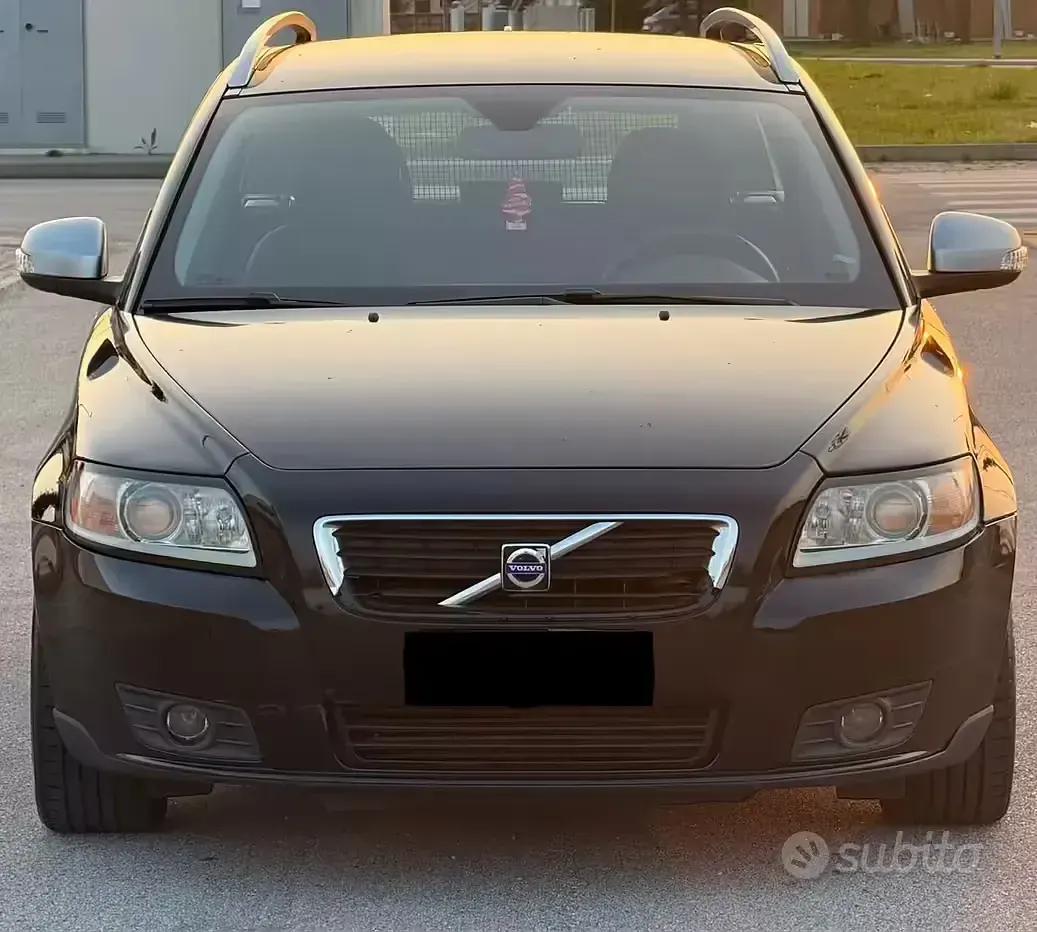 Usata Volvo V50 101 CV (74 kW) 2011 Nero Station wagon