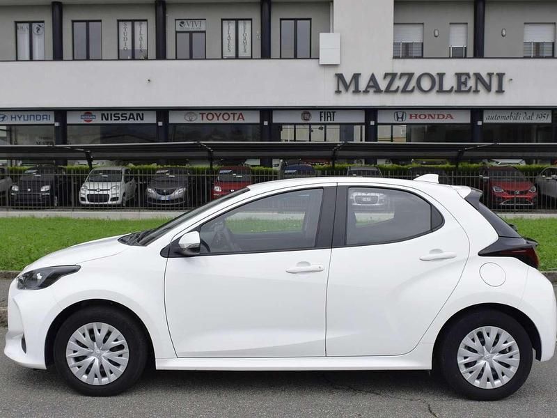 Bianco Usata 2023 Toyota Yaris Hybrid Active Tre volumi | 15.900 € (Super prezzo) - Immagine 1/4