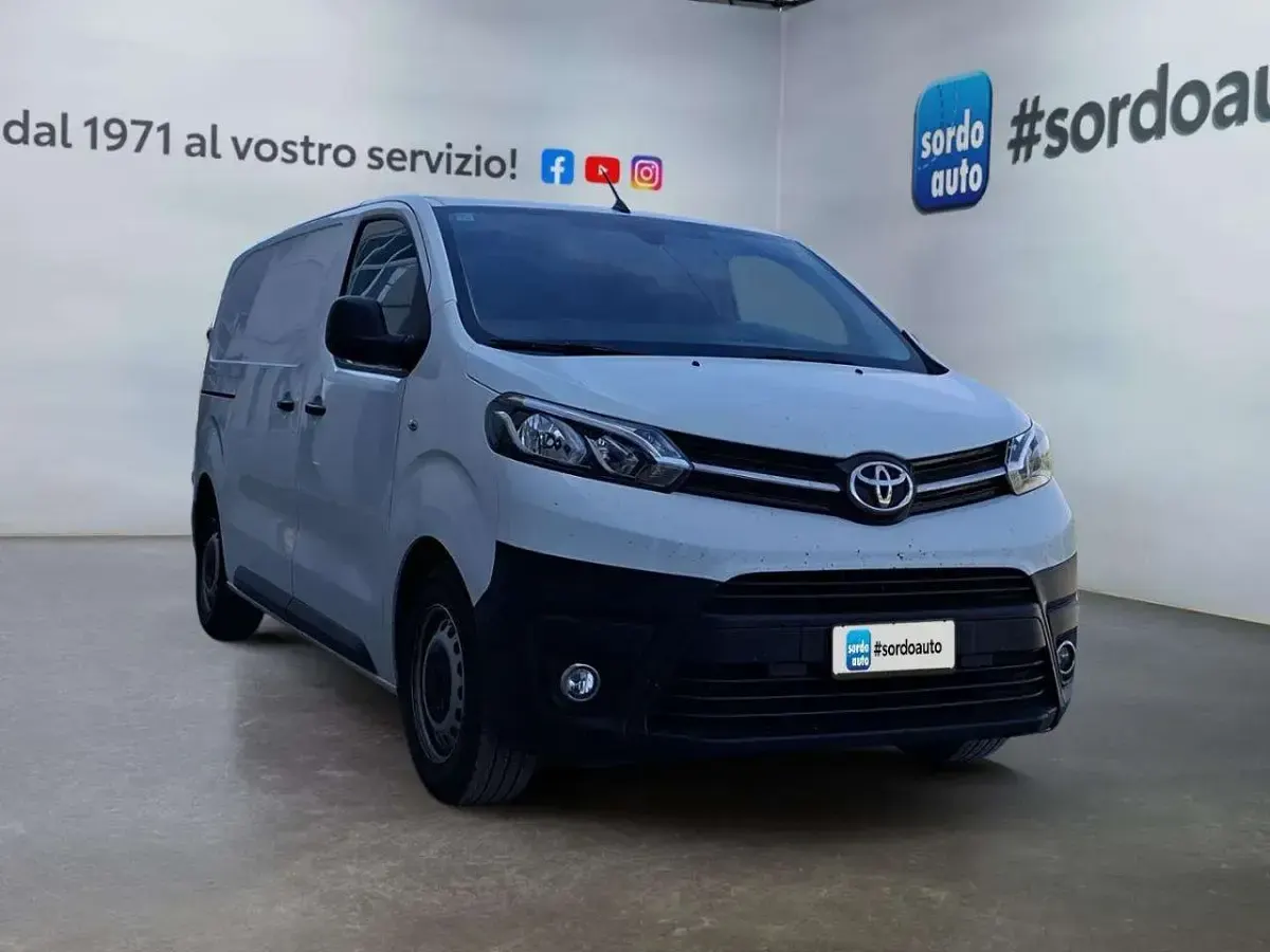 Begagnad Toyota Proace 120 HK (88 kW) 2021 Vit Minibuss