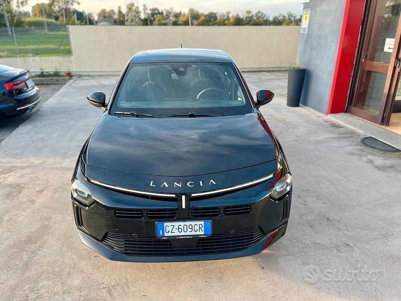 Usata Lancia Ypsilon 101 CV (74 kW) 2025 Nero Utilitaria