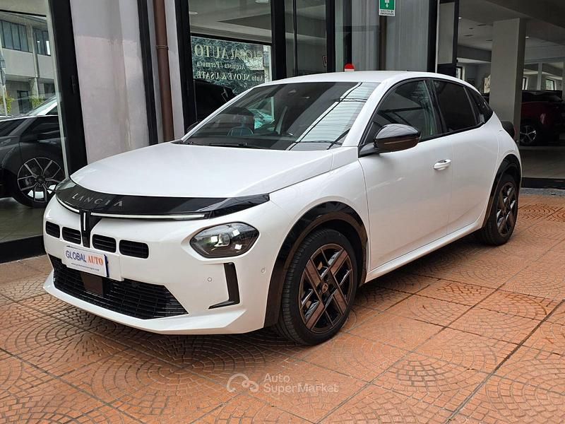 Usata Lancia Ypsilon 101 CV (74 kW) 2025 Bianco Utilitaria