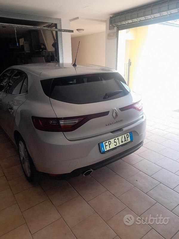 Grigio Usata 2018 Renault Mégane IV Tre volumi | 12.500 € (Buon prezzo) - Immagine 1/4