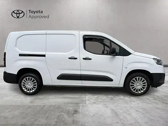 Usata Toyota Proace City City 130 CV (95 kW) 2023 White solid Monovolume