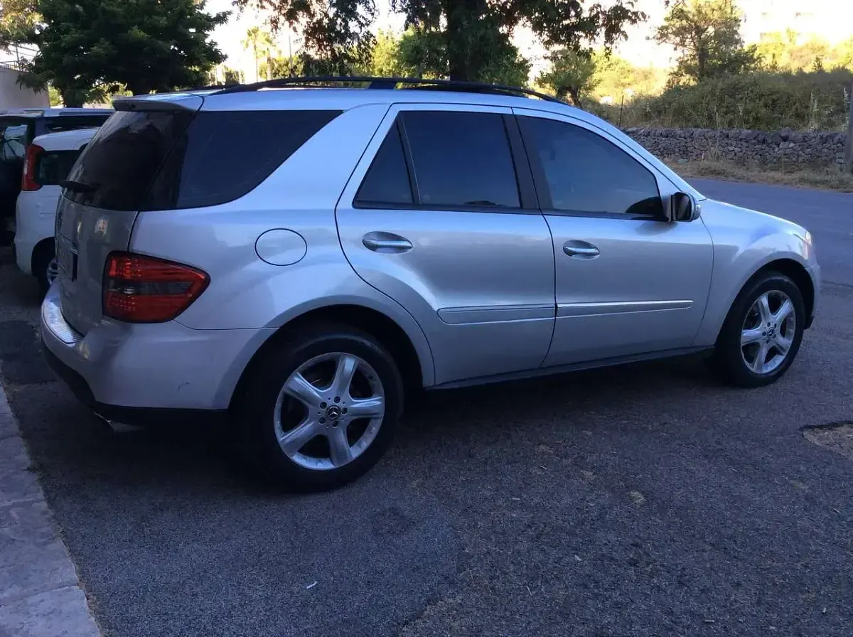 Usata Mercedes ML320 224 CV (164 kW) 2008 Argento SUV