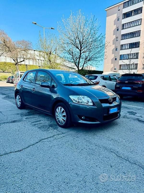 Usata Toyota Auris 124 CV (91 kW) 2009 Grigio Utilitaria