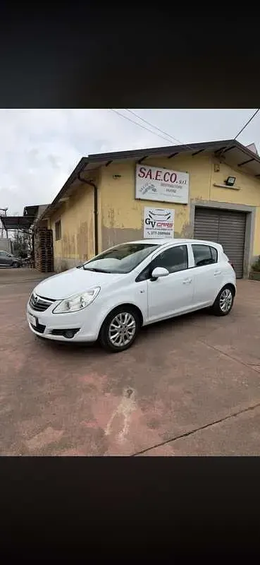 Usata Opel Corsa Cosmo 90 CV (66 kW) 2009 Utilitaria