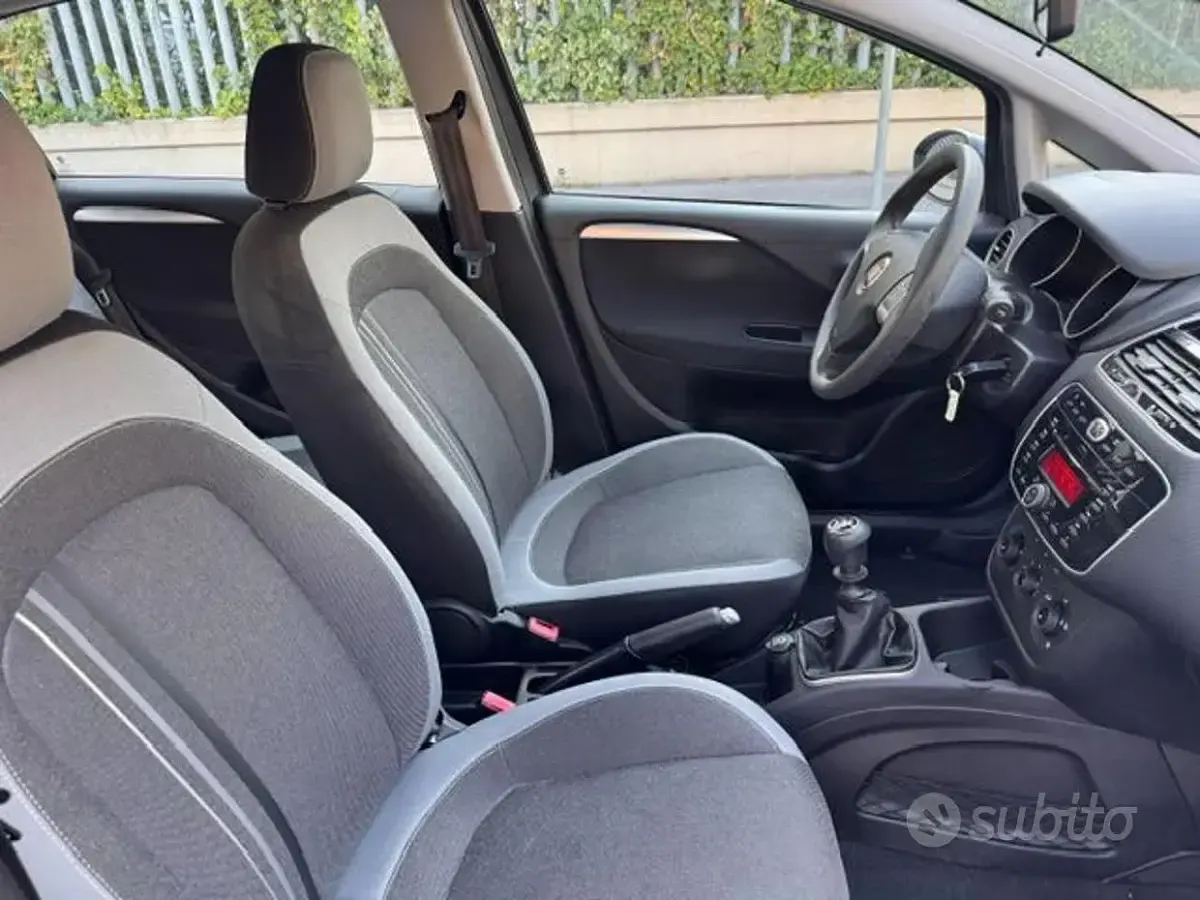 Usata Fiat Punto 69 CV (50 kW) 2012 Grigio Utilitaria