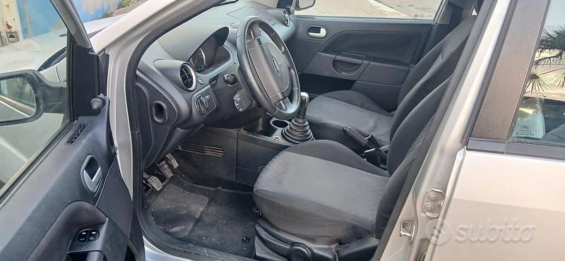 Usata Ford Fiesta 68 CV (50 kW) 2006 Berlina