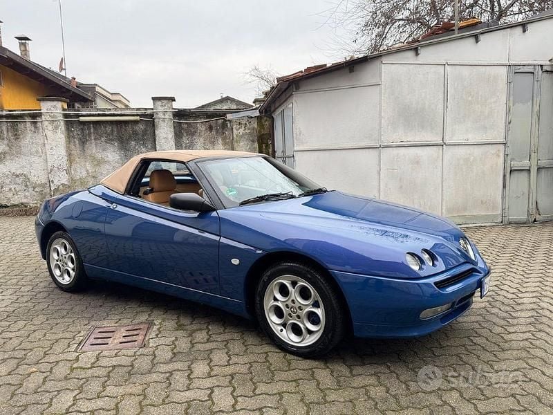 Usata Alfa Romeo Spider 155 CV (114 kW) 1999 Azzurro Cabrio