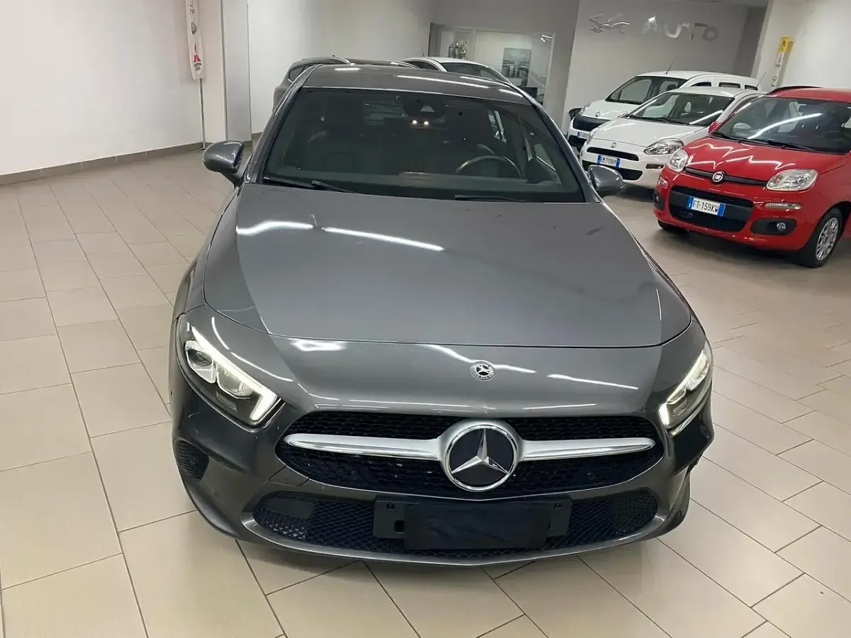 Usata Mercedes A180 Executive 116 CV (85 kW) 2020 Grigio Berlina