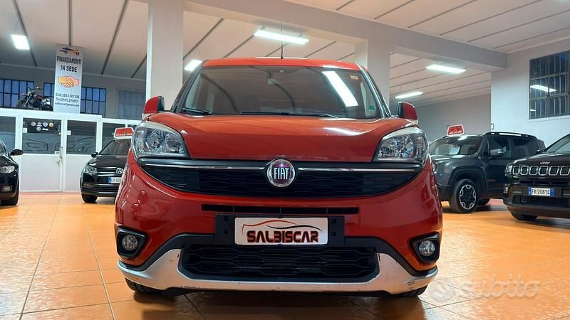 Usata Fiat Doblò Trekking 120 CV (88 kW) 2016 Rosso Monovolume