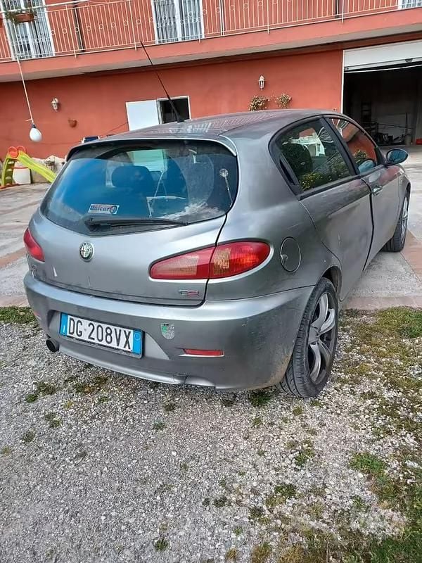 Usata Alfa Romeo 147 Progression 150 CV (110 kW) 2007 Grigio Utilitaria