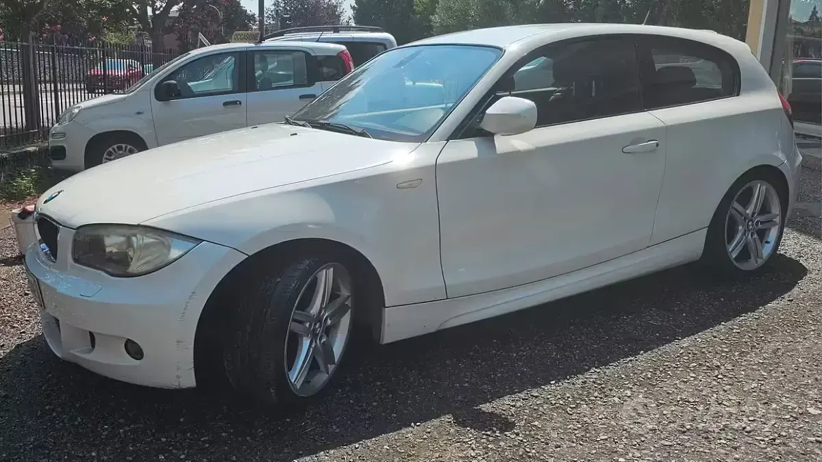 Usata BMW 118 Sport Line 143 CV (105 kW) 2010 Bianco Utilitaria