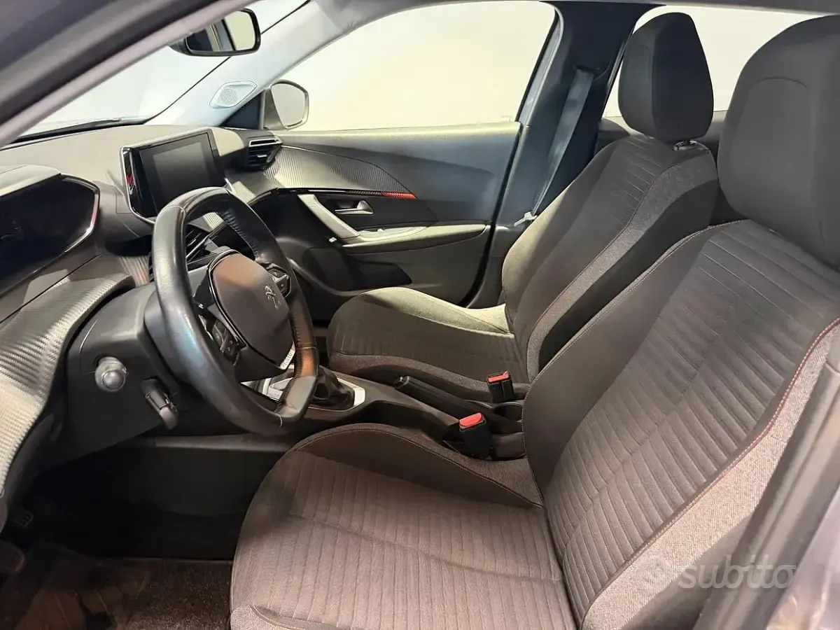 Usata Peugeot 2008 Active 101 CV (74 kW) 2021 Grigio SUV