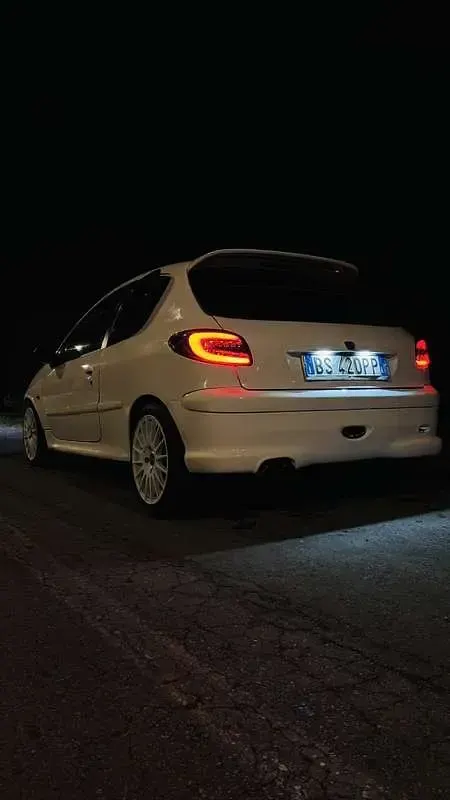 Usata Peugeot 206 109 CV (80 kW) 2001 Bianco Berlina