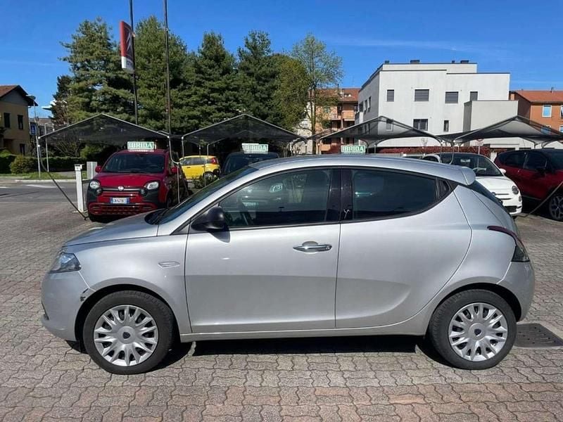 Usata Lancia Ypsilon Silver 69 CV (50 kW) 2014 Grigio Utilitaria