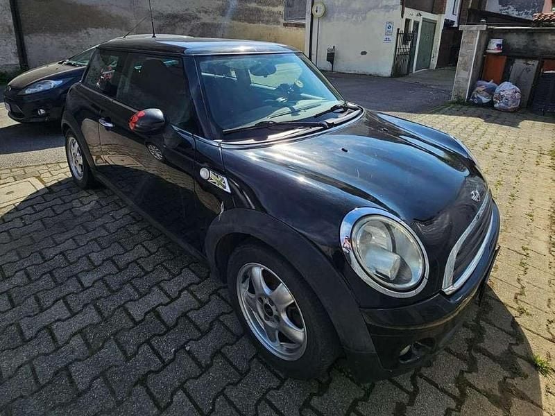 Nero Usata 2010 Mini Cooper Due volumi | 4000 € (Buon prezzo) - Immagine 1/4
